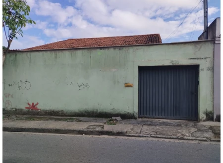 2 casas de 4 quartos e 2 quartos