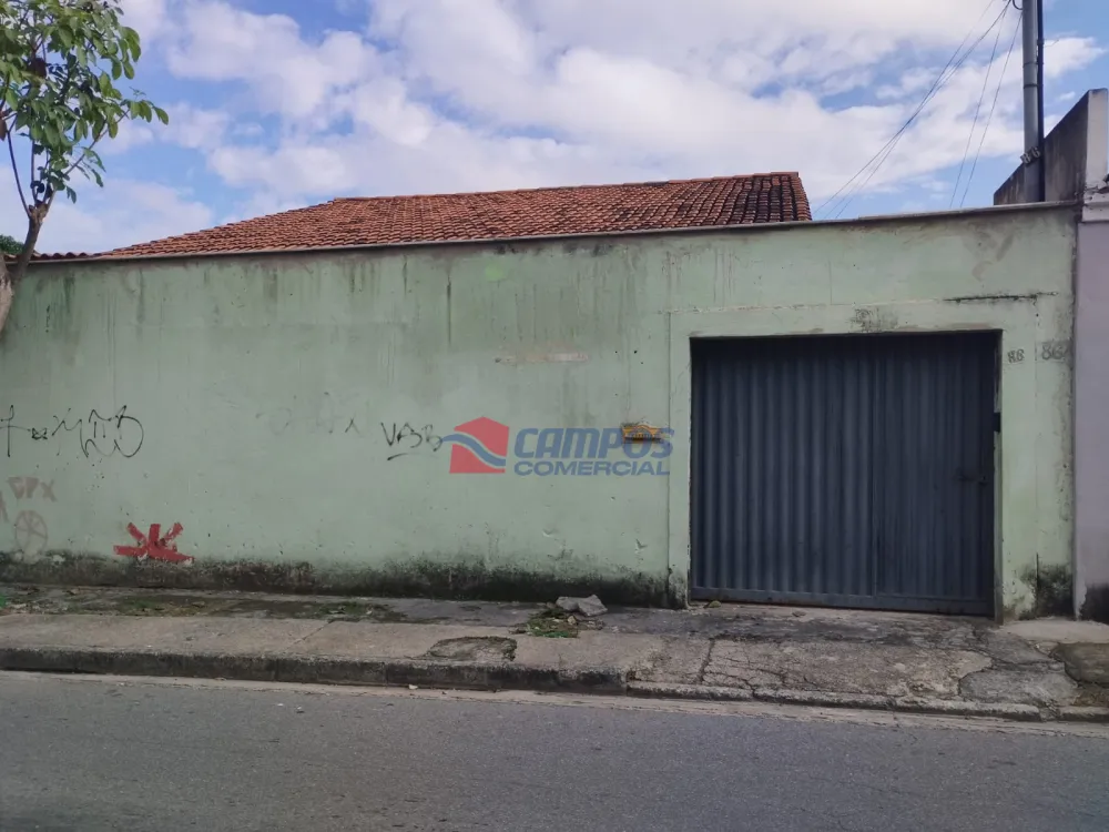 2 casas de 4 quartos e 2 quartos