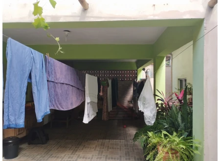 2 casas de 4 quartos e 2 quartos