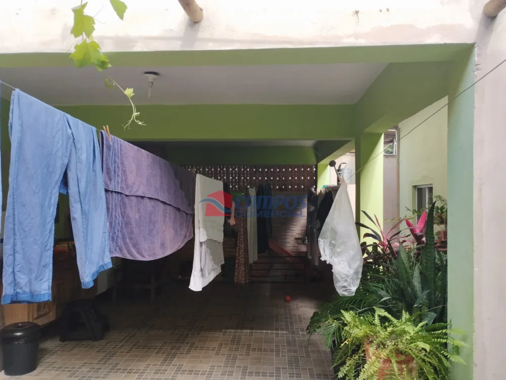 2 casas de 4 quartos e 2 quartos