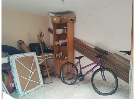 2 casas de 4 quartos e 2 quartos