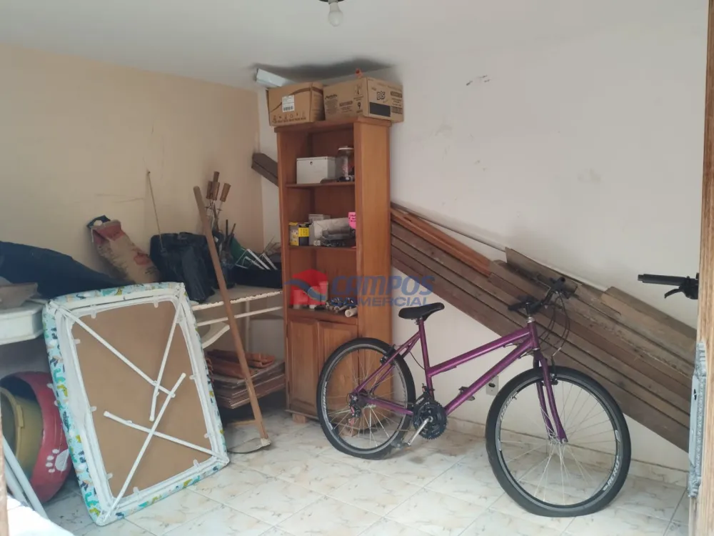 2 casas de 4 quartos e 2 quartos