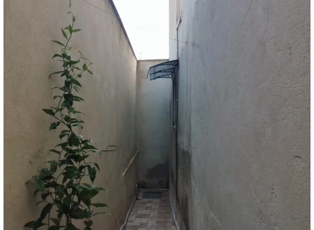 2 casas de 4 quartos e 2 quartos